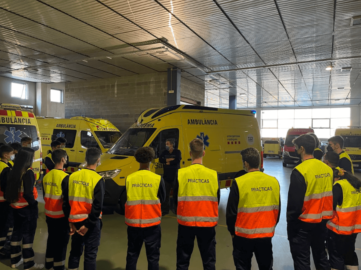 Alumnos de Técnico en Emergencias Sanitarias del IES Virgen de las Nieves  completan su formación práctica en las ambulancias del SUC